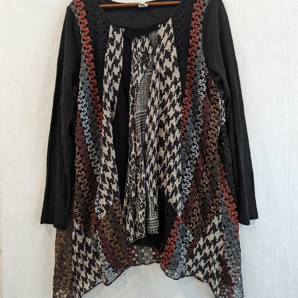 DIKALADY women's mixed media crochet knit sharkbite assymetrical tunic top - Picture 10 of 11